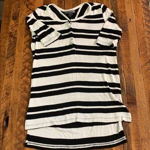 Tunic length maternity shirt